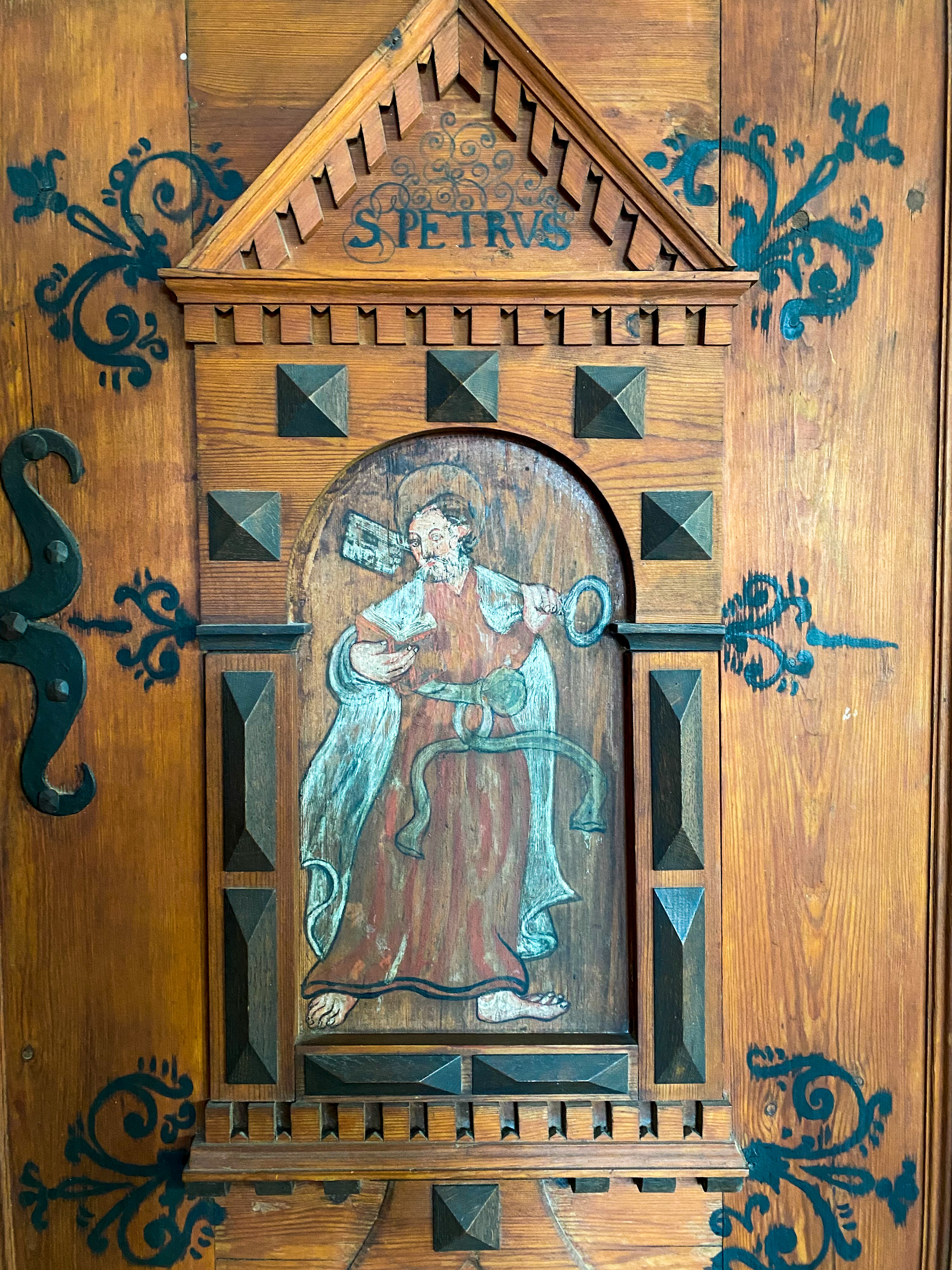 S:t Petrus i gamla predikstolens dörr